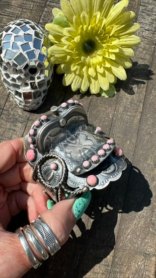 Pink Conch Saddle Cuff