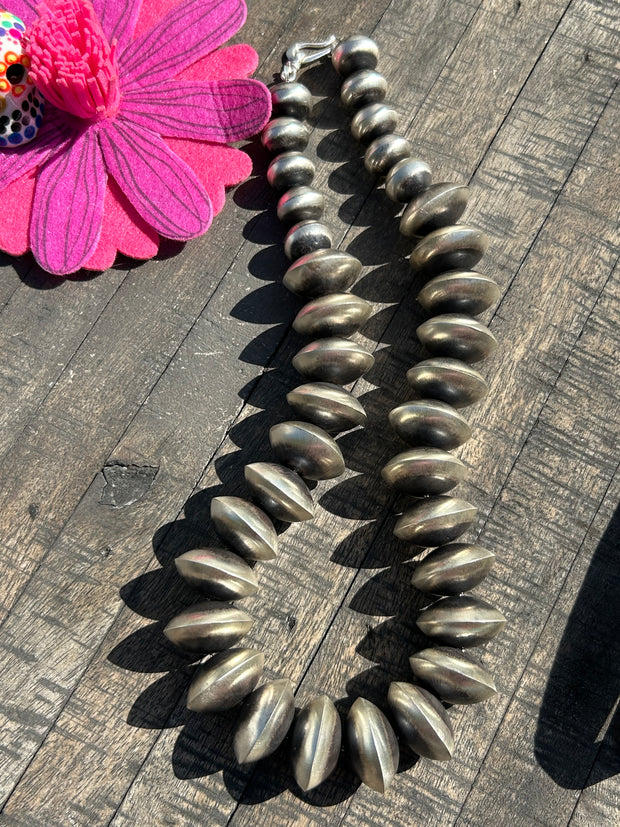 21" Graduated Saucer Pearls