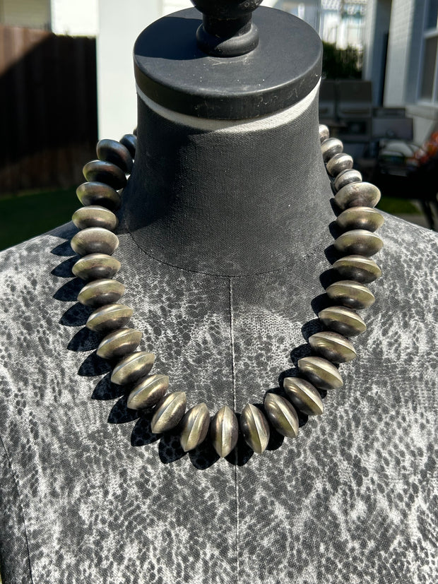 21" Graduated Saucer Pearls