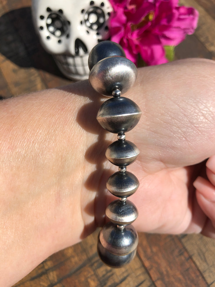 Saucer Pearl Stretch Bracelet